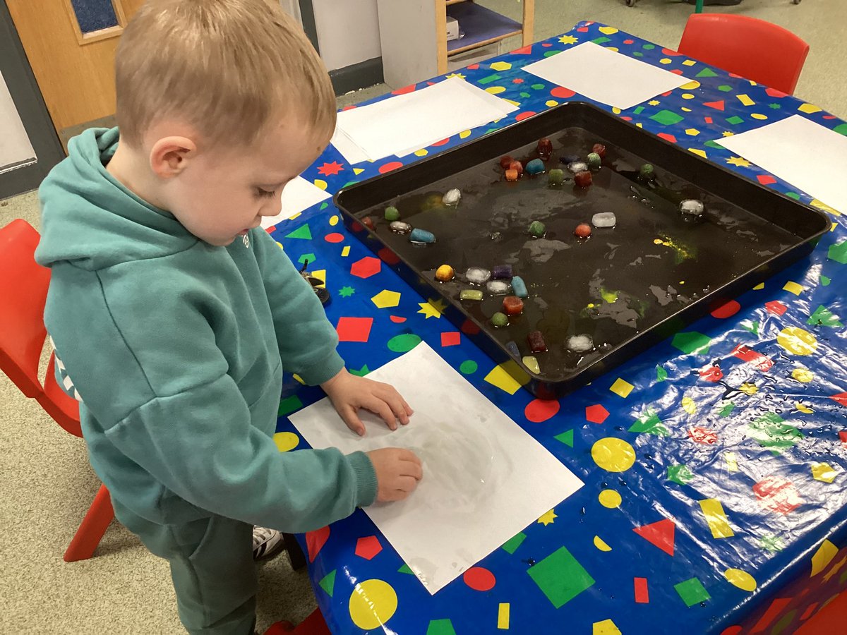 HorwichParishCE's tweet image. Reception children have thoroughly enjoyed making ice pictures this morning 🧊❄️  #ExperimentingWithIce #HPYR