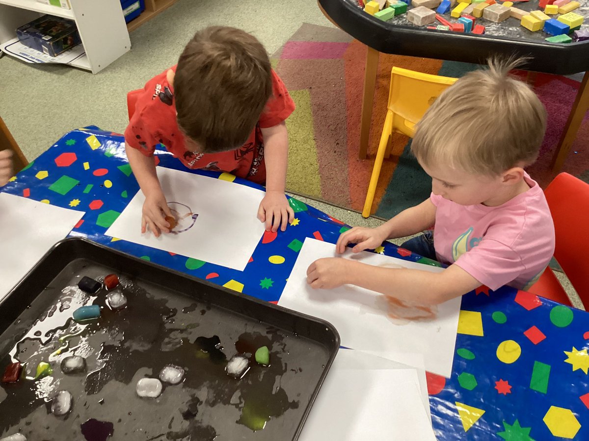 HorwichParishCE's tweet image. Reception children have thoroughly enjoyed making ice pictures this morning 🧊❄️  #ExperimentingWithIce #HPYR