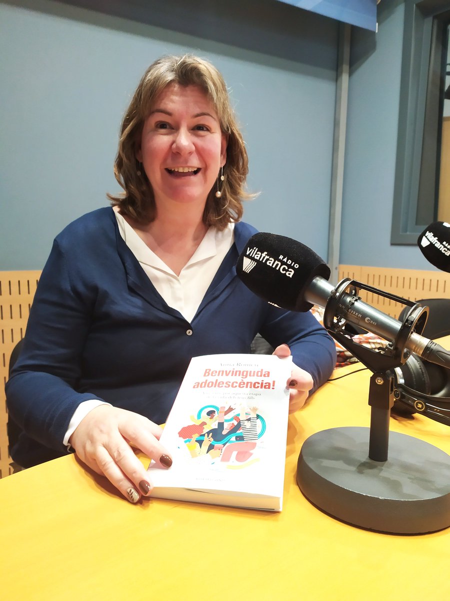 "Benvolguda adolescència" és el nou llibre de la psicòloga vilafranquina <a href="/annaromeumateu/">anna romeu mateu</a> editat per <a href="/penguinllibres/">Penguin Llibres</a> 
📚Un manual per a pares i docents per transitar "aquest fascinant període de la vida" ✨
▶️rtvvilafranca.cat/programa/pened…