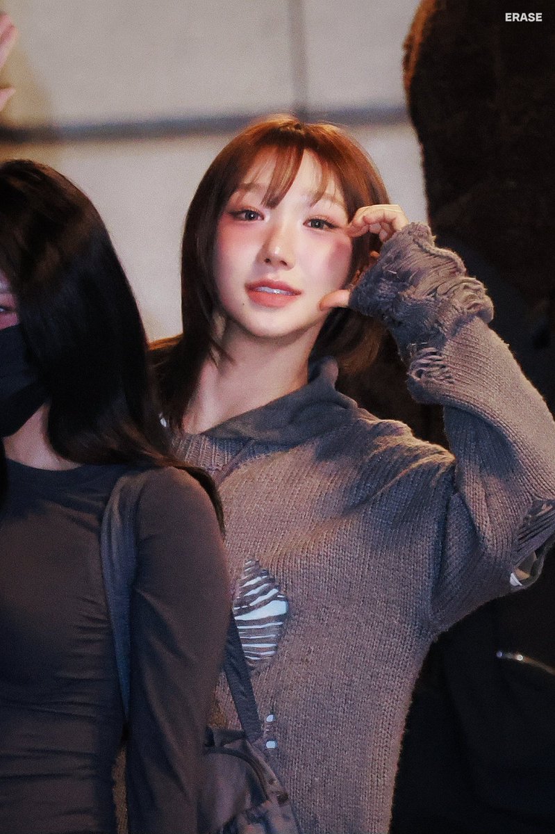 erase426's tweet photo. 241122

#엠마 #EMMA #배드빌런 #BADVILLAIN
#숨 #ZOOM https://t.co/i35YHqzJbp