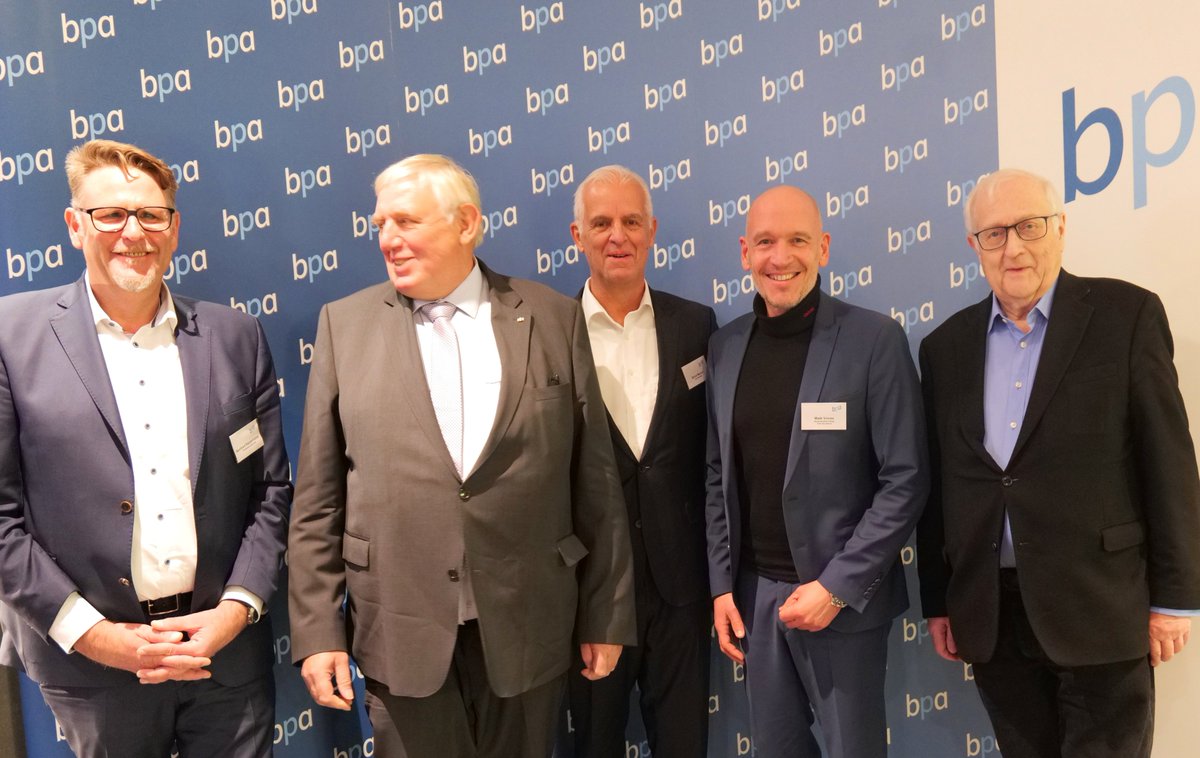 AOK NordWest (@aoknordwest) on Twitter photo Über die #Pflege-Situation sprachen gestern bei bpa-Landesgruppe #NRW in Köln, v. li.: bpa-Landeschef #BernhardRappenhöner, NRW-Gesundheitsminister Karl-Josef #Laumann <a href="/MAGS_NRW/">MAGS NRW</a>, bpa-Präsident #BerndMeurer, AOK-Bereichsleiter Pflege #MaikVonau & <a href="/bpa_agv/">bpa Arbeitgeberverband e.V.</a>-Präsident #RainerBrüderle Über die #Pflege-Situation sprachen gestern bei bpa-Landesgruppe #NRW in Köln, v. li.: bpa-Landeschef #BernhardRappenhöner, NRW-Gesundheitsminister Karl-Josef #Laumann <a href="/MAGS_NRW/">MAGS NRW</a>, bpa-Präsident #BerndMeurer, AOK-Bereichsleiter Pflege #MaikVonau & <a href="/bpa_agv/">bpa Arbeitgeberverband e.V.</a>-Präsident #RainerBrüderle