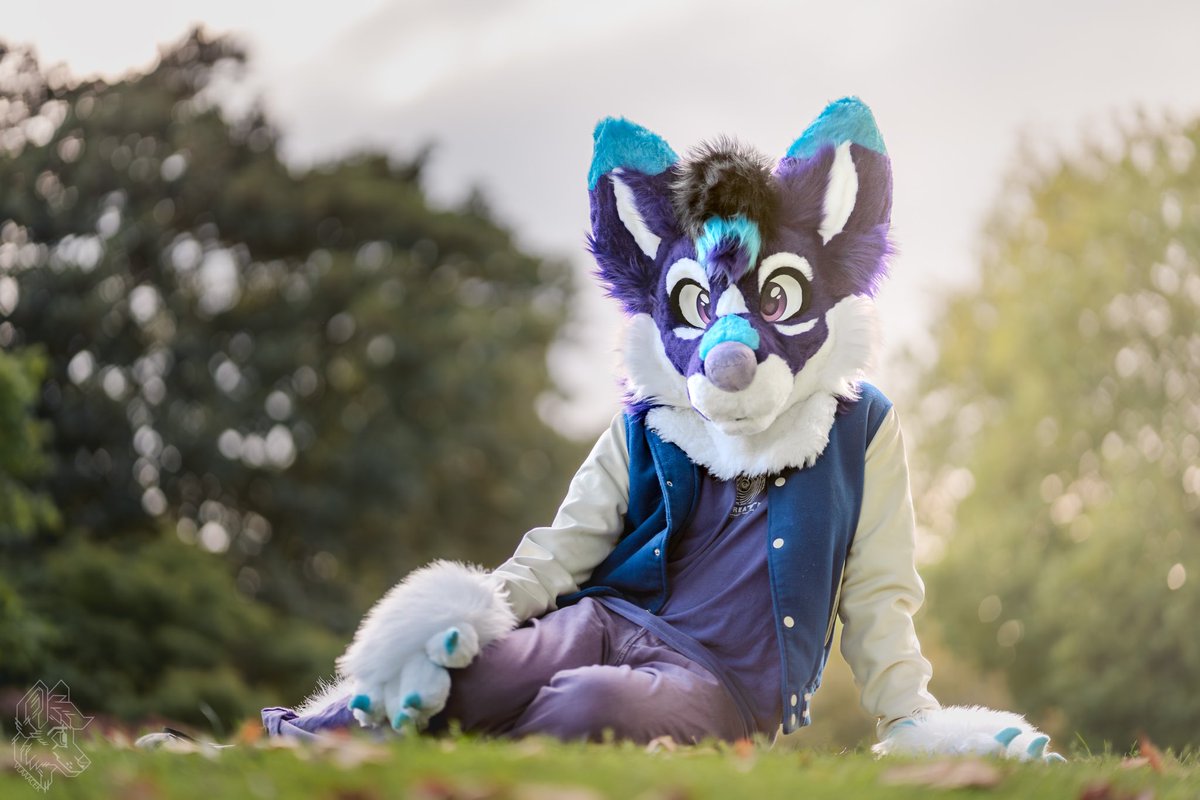 Happy #FursuitFriday!

📷 <a href="/vlaaacek/">VlaceK</a> 
🧵<a href="/AltaWoof/">Alta!! 🔜 Pawske, MFF</a>
📍 #EF28