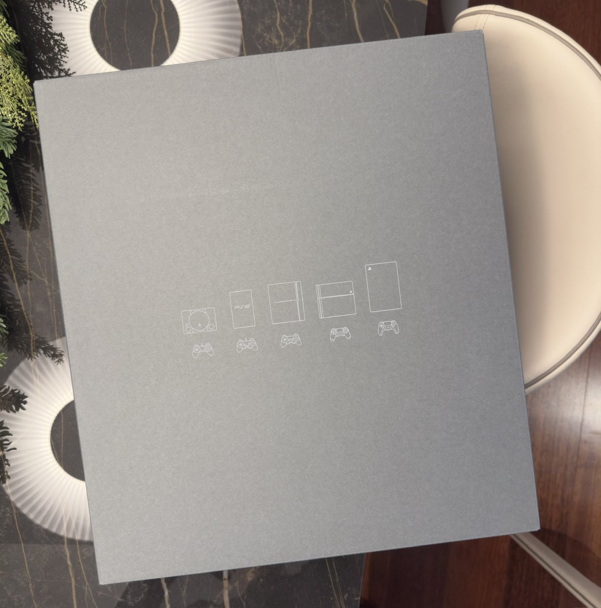 Jarvis, play 'Eyes Without A Face' right now 

#30thanniversary #PlayStation30thAnniversary