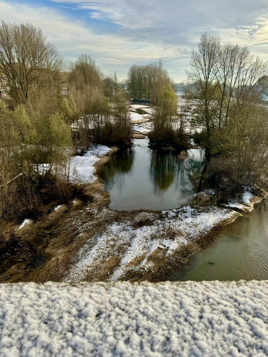 ❄️🤍 Quand l’hiver s’invite en automne.