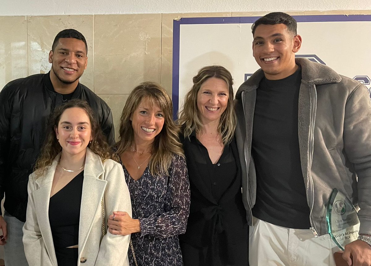 Beatriz Lerida, premio a la Determinación en la Gala de los Valores del Deporte del Liceo Sorolla en Pozuelo de Alarcón

Fue premiada junto al Servicio de Actividad Acuática Adaptada del ayuntamiento y los boxeadores medallistas olímpicos Ayoub Ghadfa y Emmanuel Reyes Pla