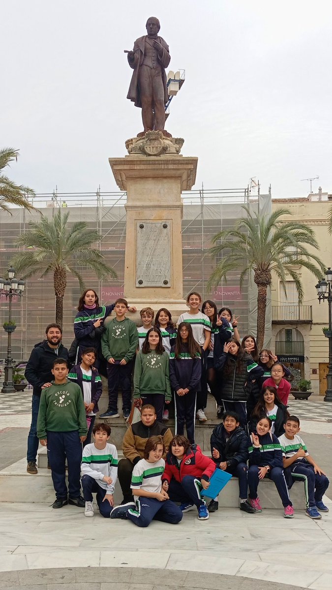 Els i les alumnes de 6è han fet l'itinerari de la Vilanova indiana, descobrint així una part de la història de la nostra ciutat. #història #cultura #aliats #surfistes #submarinistes <a href="/TeresesVilanova/">Escola Les Tereses</a> <a href="/FETeresiana/">FET</a>