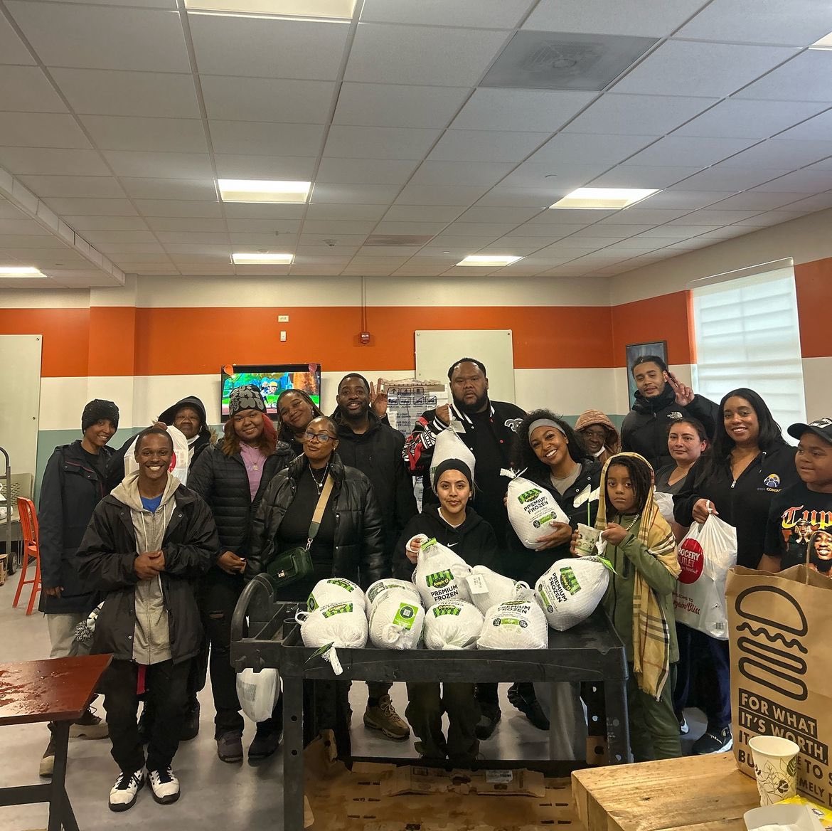 TroyLLF's tweet image. We had our annual turkey giveaways today in Fillmoe. We hit the streets, did deliveries, and made sure the community was taken care of! 🤞🏾 #Projectlevel #FPMG #FRHConsulting