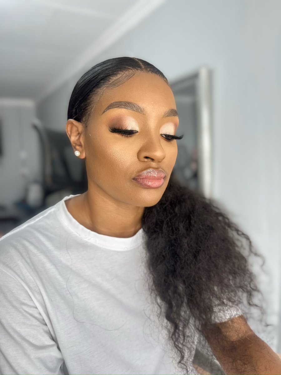 Glamzees_'s tweet photo. Hi ladies ☺️…I’m a make-up artist based in Vosloorus &amp; also do house calls. We have a special for only R550! Bookings: 0612367749. Your support will be much appreciated 🤍
#GirlzTalkZa #GirlTalkZA #GirlsTalkZA https://t.co/X17UGq3Fuj