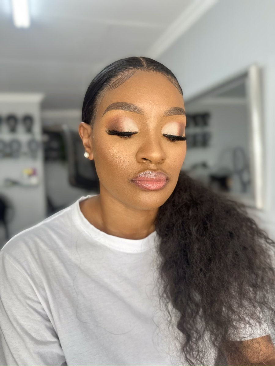 Glamzees_'s tweet photo. Hi ladies ☺️…I’m a make-up artist based in Vosloorus &amp; also do house calls. We have a special for only R550! Bookings: 0612367749. Your support will be much appreciated 🤍
#GirlzTalkZa #GirlTalkZA #GirlsTalkZA https://t.co/X17UGq3Fuj