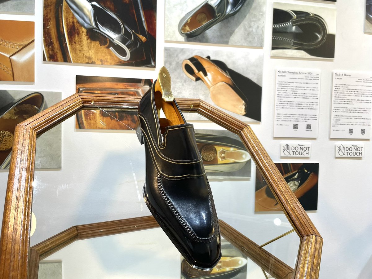 khish_ken's tweet photo. 展示会にてナンバーズコレクション回転中です。
鏡台なのでソールもよく見えます！
お待ちしてます。

11月22日（金）〜24日（日）の三日間
11:00-19:00
東京都 港区 西麻布 2-7-5-5F ハウス西麻布 5F　GALLERY WATER https://t.co/dq1kbGliNT