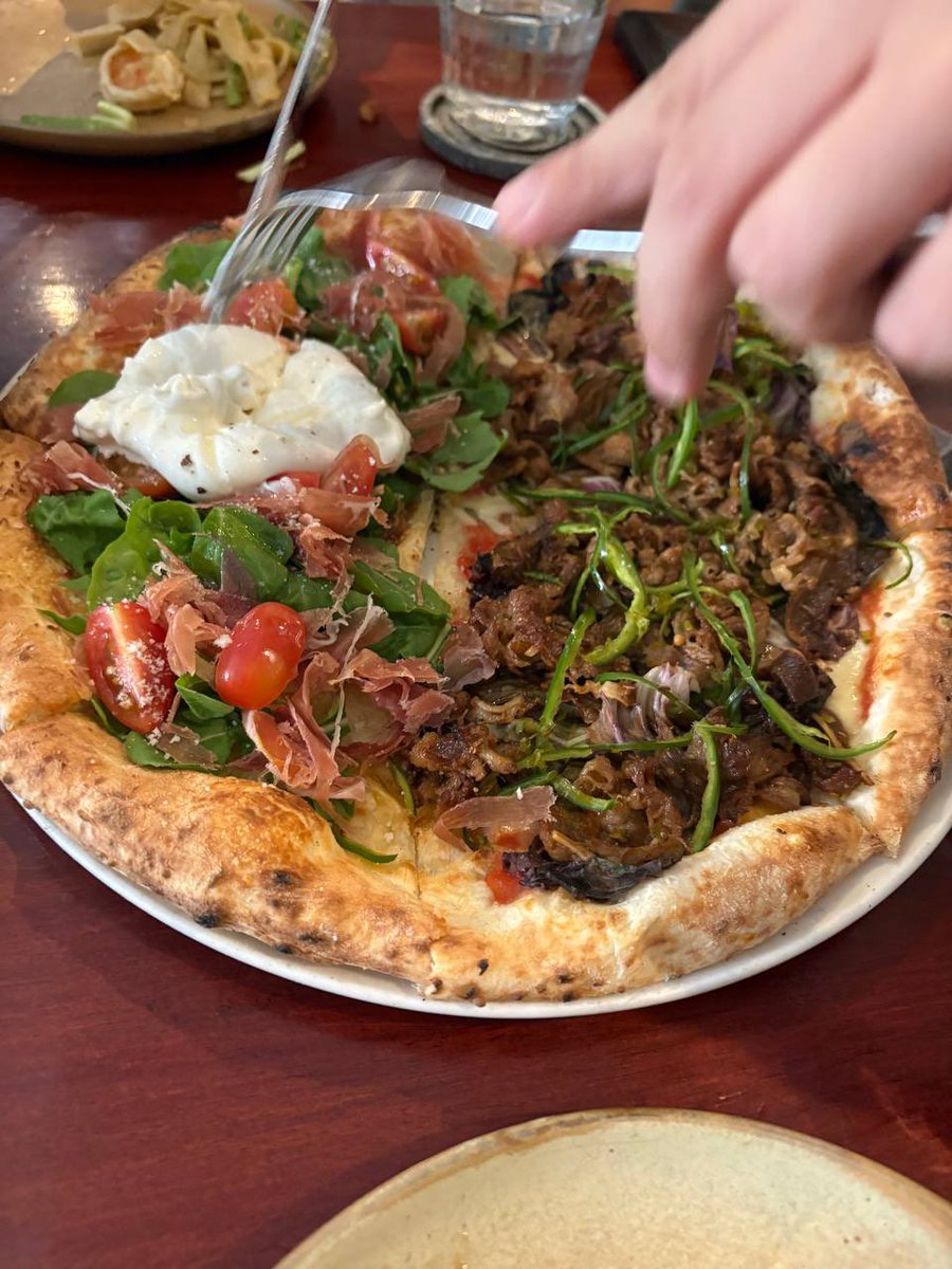 MaturiCrypto's tweet image. Eating pizza with my Vietnamese friend at  Pizza 4P&apos;s 🇯🇵🇻🇳🍕 Bitcoin will hit 100k soon!!!! $BTC #ALTLIER #100KBTC