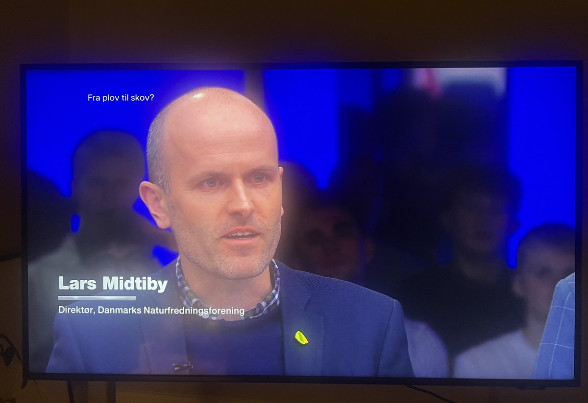 Fra plov til skov. Mindre jord skal dyrkes, så landbrugets alt for voldsomme påvirkning af vores vandmiljø, natur og klima stopper. Nu er det nok!
Med treparten skal 15 procent af markerne omdannes til natur og skov.  Aftalen er ikke perfekt, men der er et meget vigtigt skridt.