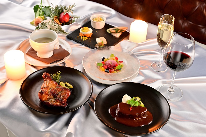 cafeiserlohn's tweet photo. コース料理も楽しめる「ホリデーフェア」開催！

帝国、同盟それぞれをイメージしたコース料理や
登場人物たち、それぞれのホリデーの過ごし方をイメージしたドリンクをご用意いたします

【開催期間】2024/12/1～30

詳しくは
https://t.co/A4Q604tVxy https://t.co/5WCQgGDwGG