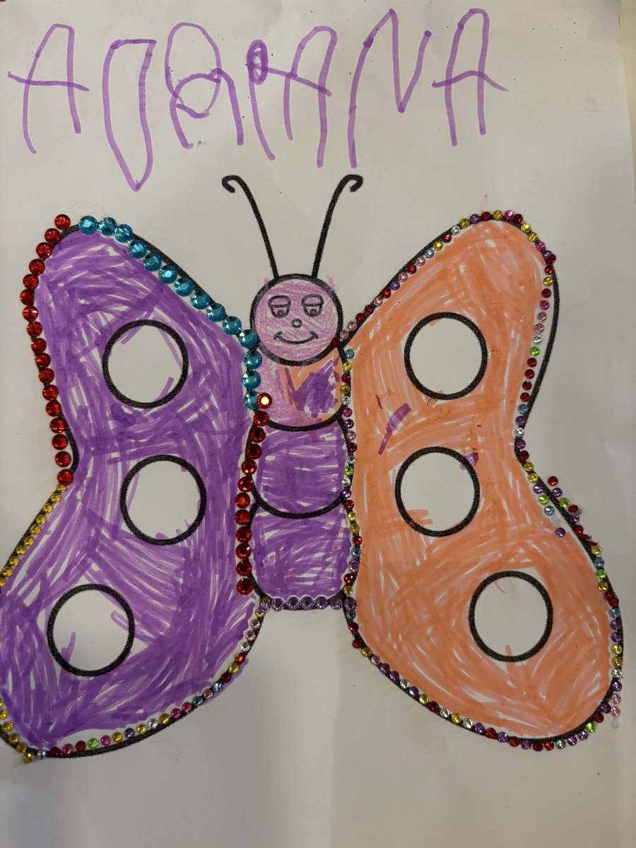 Estas son algunas de las mariposas mágicas que hicieron los niños en @libreriaserendipias. Mañana, sábado, a las 12h, tendréis la oportunidad de hacer las vuestras en el cuentacuentos-taller de “Vuelve mañana, abuela”, de @duomoinfantiljuvenil, en @elfarogalapagar. 🦋