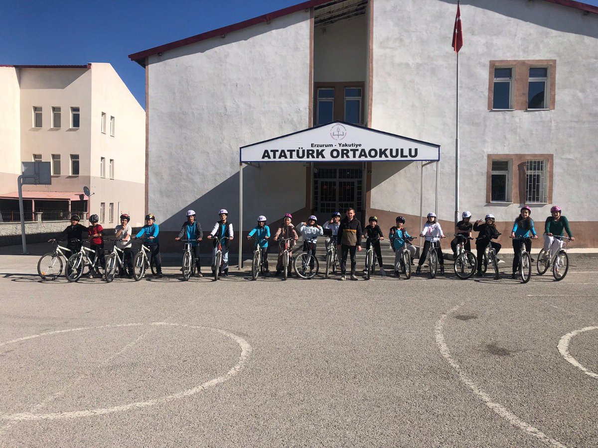 🚴‍♂️🚴🏻Geleceğin yetenekli pedalları aranıyor!
Yakutiye Gençlik ve Spor İlçe Müdürlüğümüzde görev yapan EYS Bisiklet Antrenörümüz Ömer Faruk Demir, okullarda yetenekli çocukları tespit etmek için bisiklet branşında ‘Yetenek taraması’ yapıyor.🚴‍♀️🚴🏻