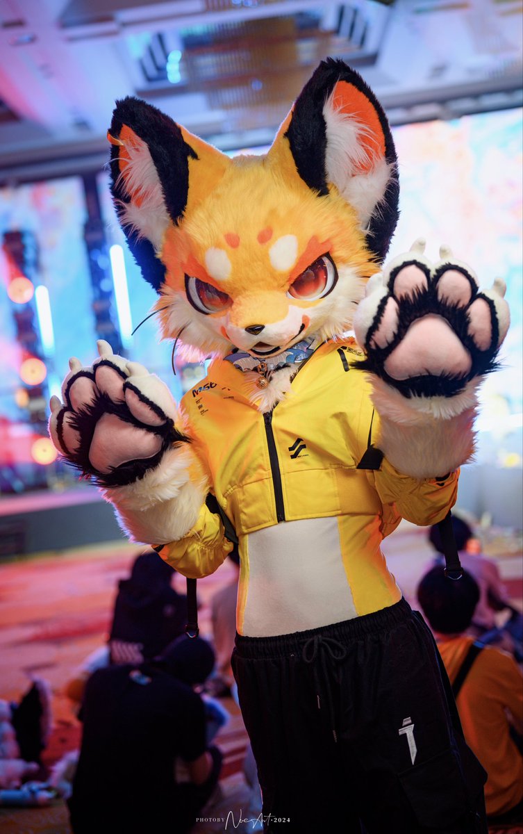 GaoGaofurry's tweet image. 举爪🐾

📷 @Ant蚂蚁
#FursuitFriday  #GaoGao #Furry