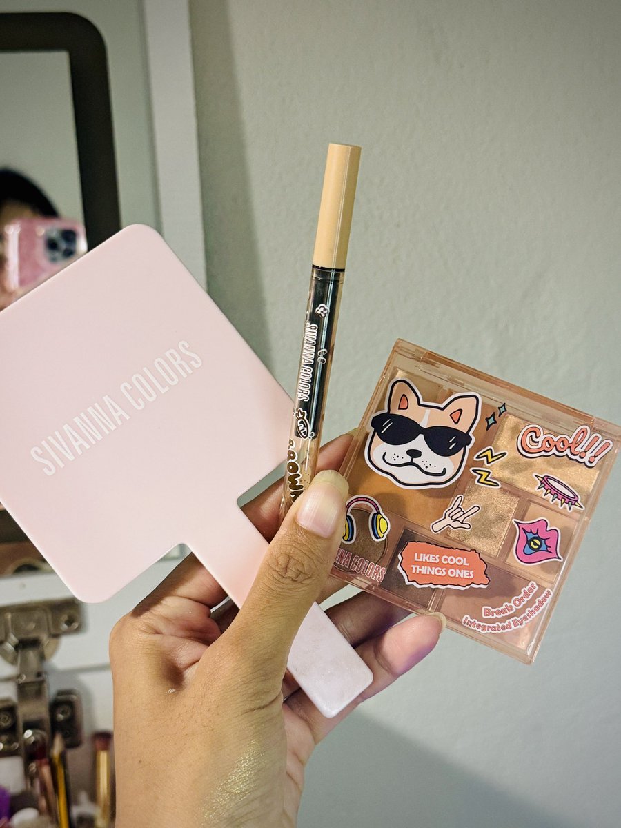 Chonradeekhamph's tweet photo. Set Duo Everyday look กับ Sivanna🧡✨
✨NO.02 BROWNIE  🧡
เขามีมาให้ 9 เฉดสี ละใดๆคือสีติดชัดเเน่นมาก ตลับนี้คือเเต่งออกมาeverydaylookได้เลย
🧡ปกติ 199 ลดเหลือ 129
✨อายไลน์เนอร์ 
คือจะบอกว่ากันน้ำ กันเหงื่อดีมากกก สีที่เล็กใช้คือสีน้ำตาล
 🧡จากปกติ 199 เหลือเพียงแค่ 99 เอง https://t.co/ofWwTHuRgR