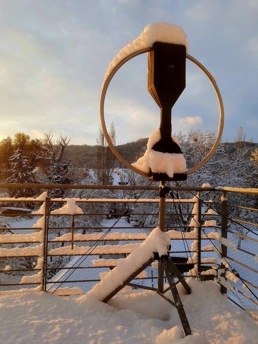 dl1kjb's tweet image. Winter greetings from the south of Germany. 
#AmateurRadio #HamRadio #MagLoop