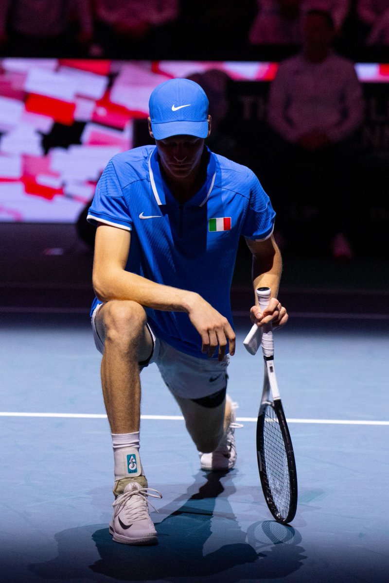 Tennistimechat's tweet image. Jannik Sinner 🦊👑 the chosen one. First of his name, lord of ice and king of hard courts, kneels not in surrender but to mark the dawn of a new reign. Italy has found its knight. 🇮🇹🔥 #Sinner #LegendInTheMaking #DavisCup