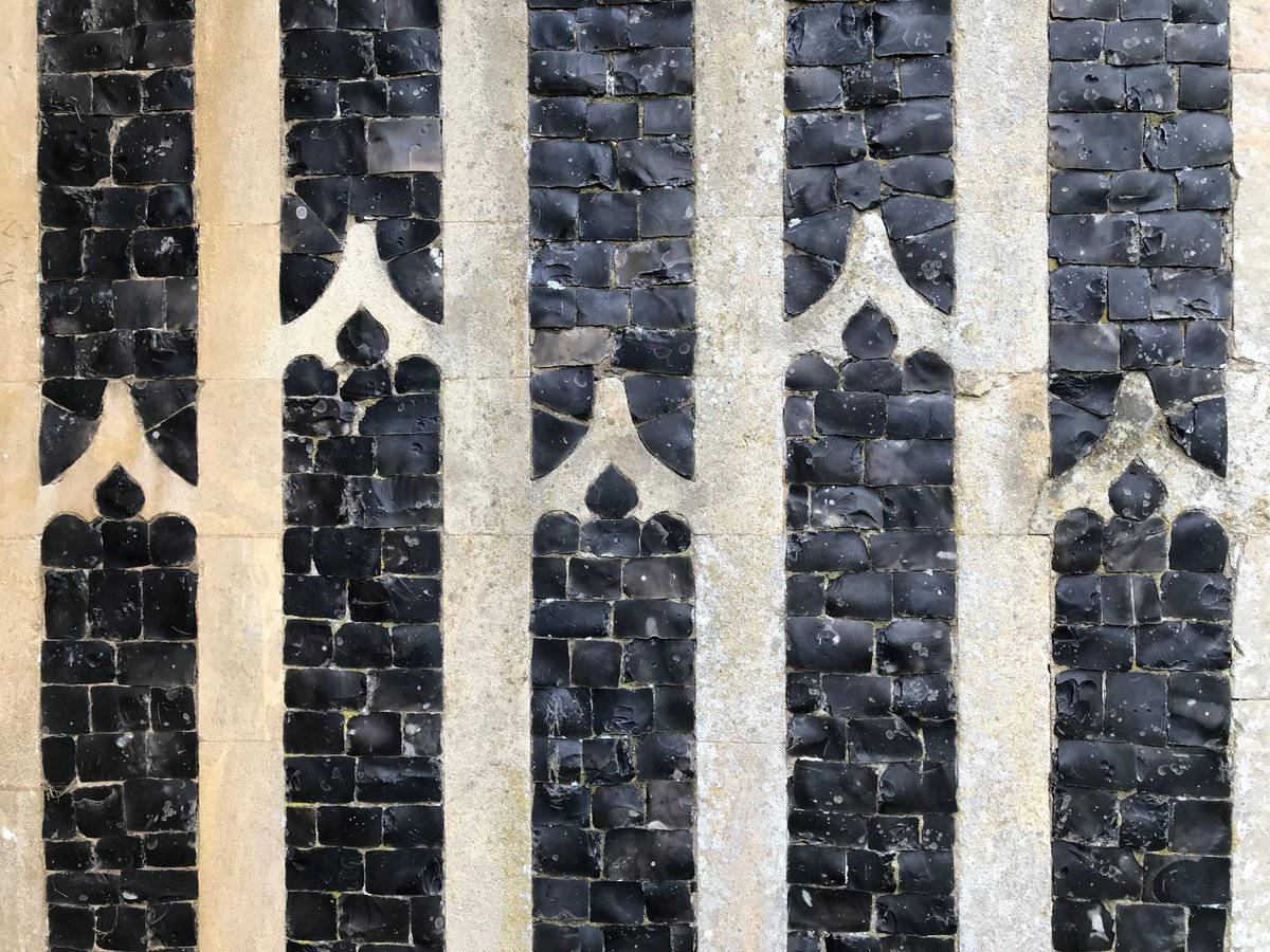 flintmancompany's tweet photo. Decorative flush work was regularly used to update, or raise the status of churches in East Anglia post fifteenth century. #flintfriday #book #words #flint #flintstyles #venacular #architecture #knappedflint#flintknapping #flintknapper #flintwall #flintwork https://t.co/roj9kWChUg