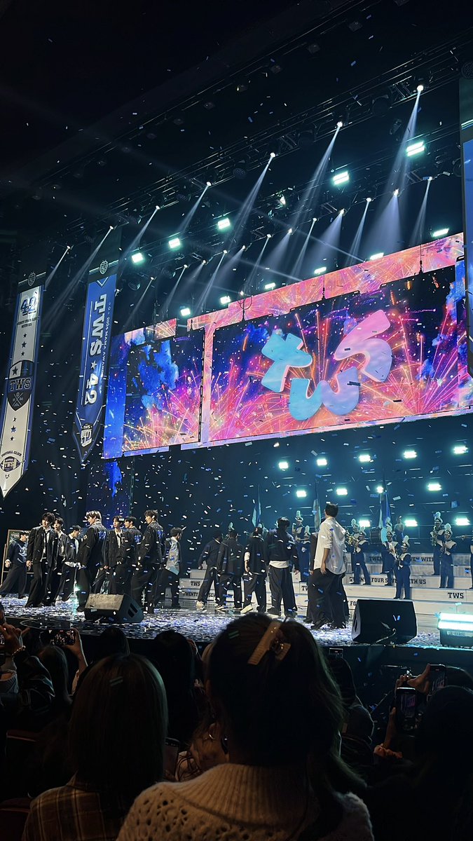 1mcmegs's tweet photo. i can always thank my favorite boys @TWS_PLEDIS for giving me another favorite/memorable night ever 🥹💙 
i can’t emphasize how proud i am to witness tws’s accomplishments & see their growth & popularity in live time !! the performances i’ll always scream my lungs out for & the 6 boys i’ll ALWAYS be supporting,, thank you for endless smiles & happiness !! i love you so so much
— until next time you’re in la tws 🩵

#투어스 #TWS #TWSat2024MAMA