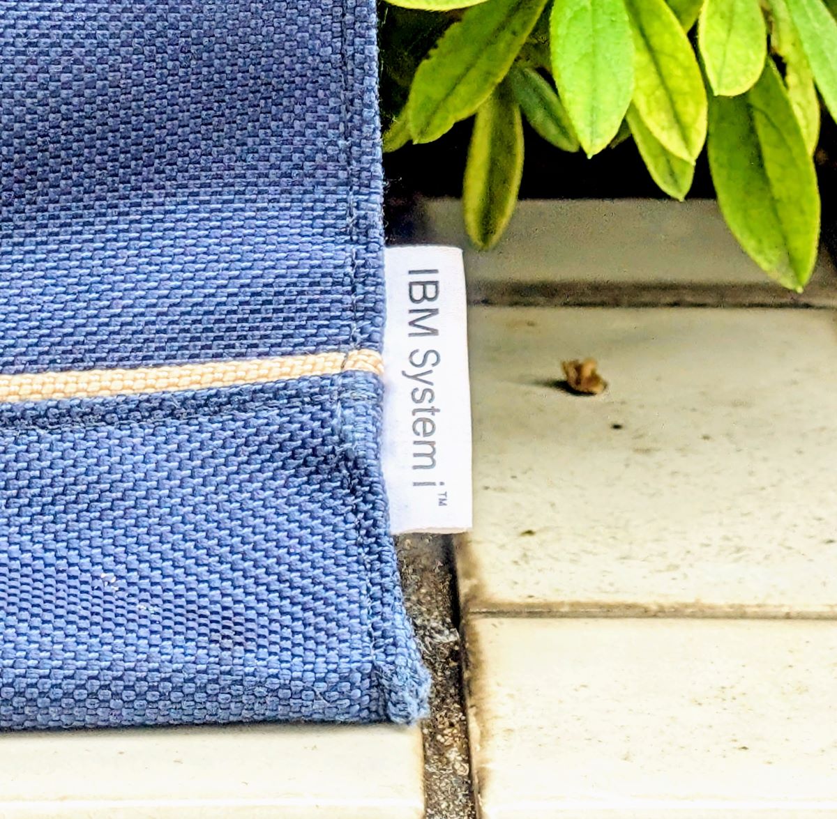 iworld_iguazu's tweet image. IBM i の昔の名前は、AS/400だけではありません。
このバッグをお持ちの方は多いのではないでしょうか？
#IBMi