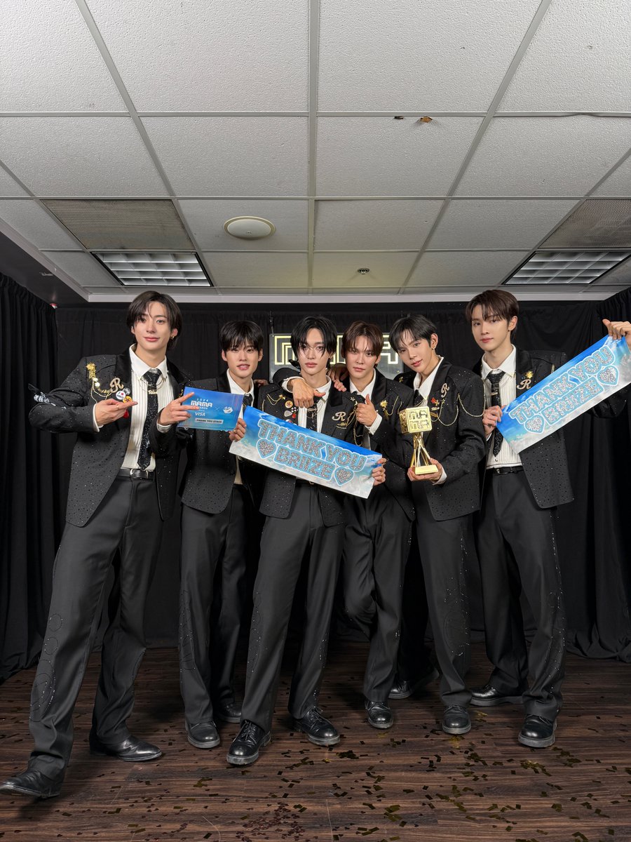 RIIZE_official's tweet photo. ✨🏆✨
 
#RIIZE #라이즈
#RISEandREALIZE
#MAMAAWARDS #2024MAMAAWARDS https://t.co/wlvwYcRYtS