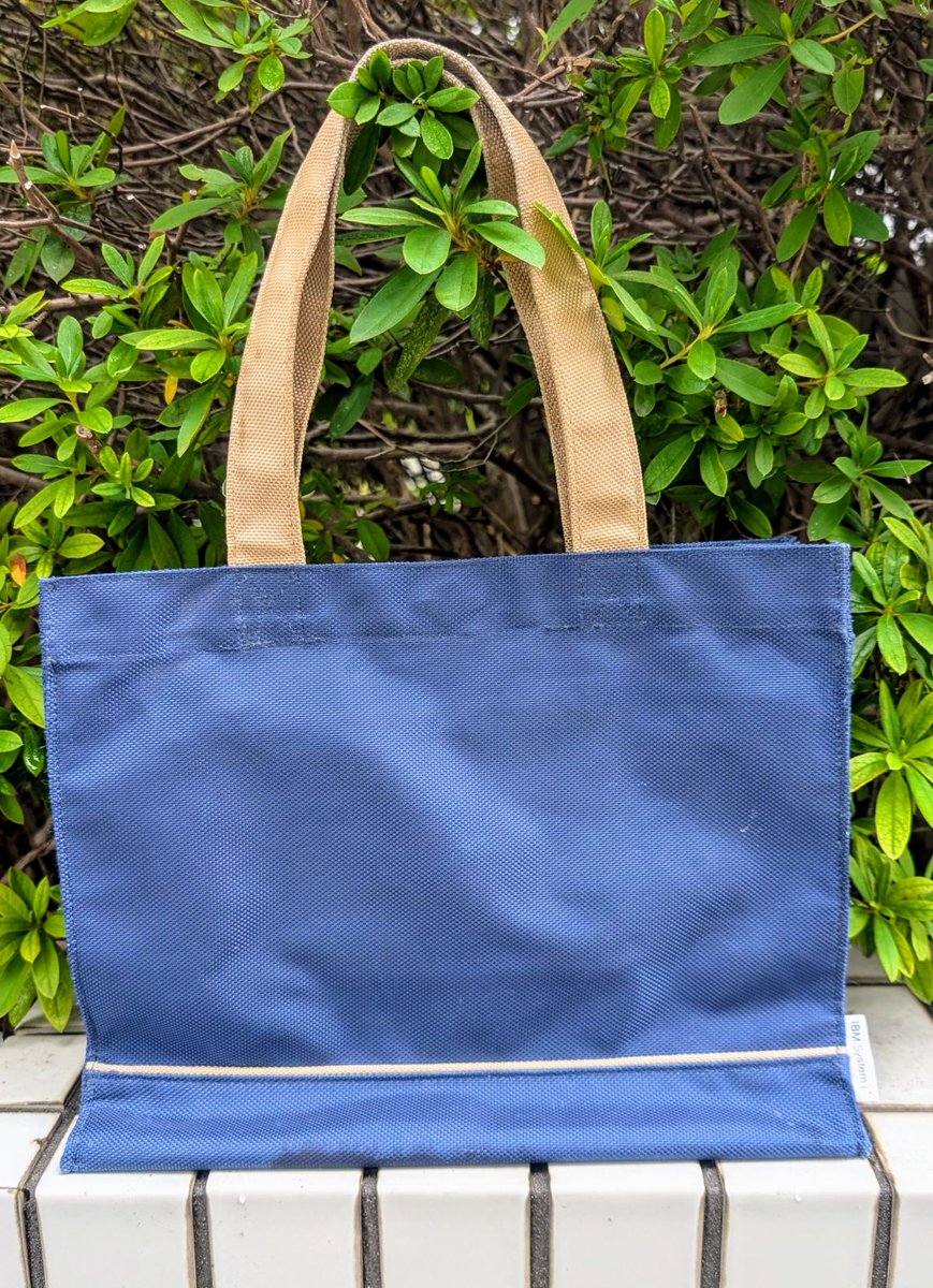 iworld_iguazu's tweet image. IBM i の昔の名前は、AS/400だけではありません。
このバッグをお持ちの方は多いのではないでしょうか？
#IBMi