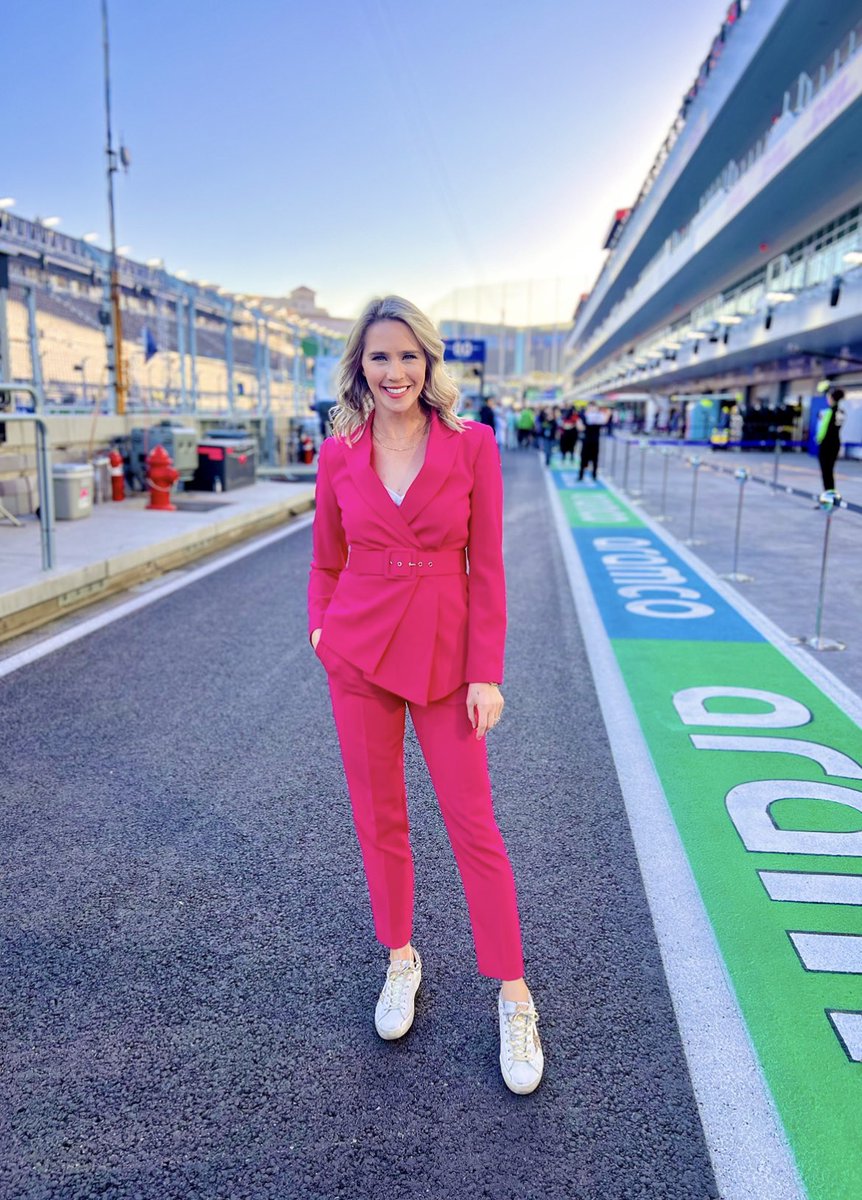 Adding to the vibrancy that is the #LasVegasGP. 

Temps (chilly. both air &amp; track), grip (or no grip), run off (vs who was able to keep it on track), that mid pack battle (how will it shimmy out).

FP1 &amp; FP2 in the can. Data collection for teams. Anything stand out to you? #f1