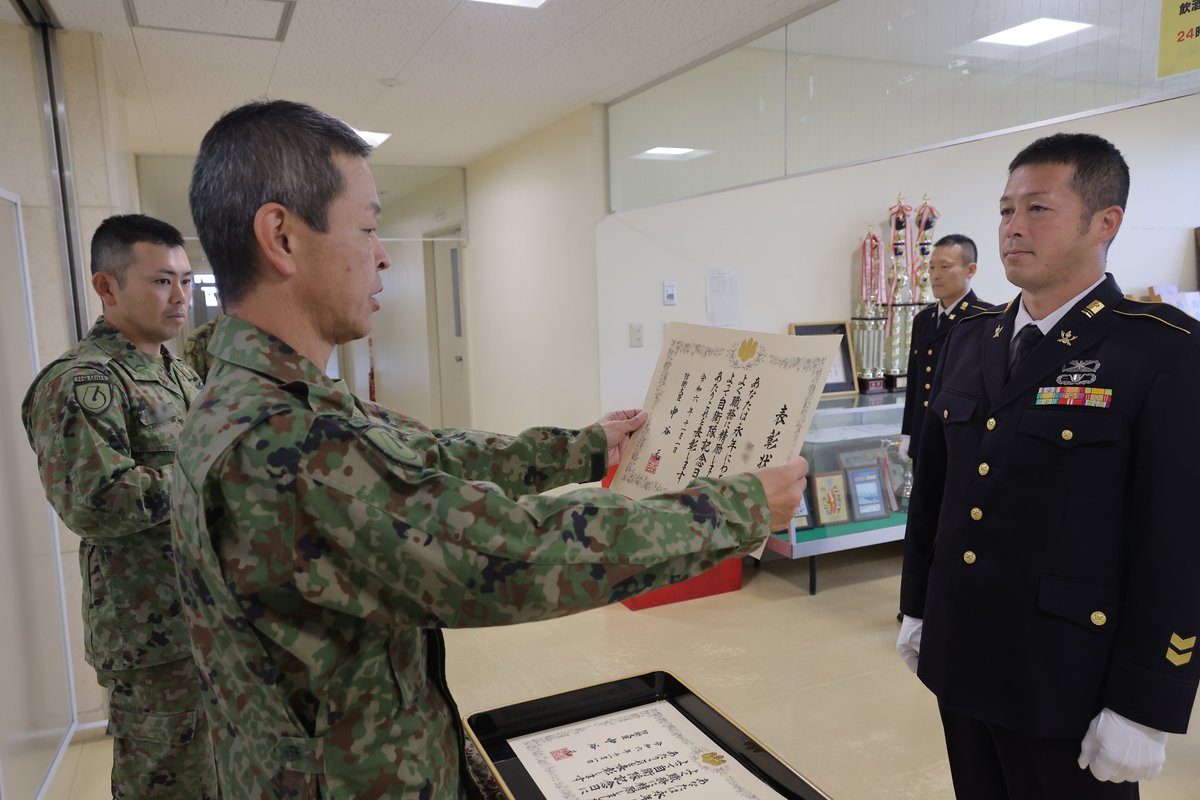 永年勤続者表彰】 第6師団の各部隊は「永年勤続者表彰伝達式」を行い