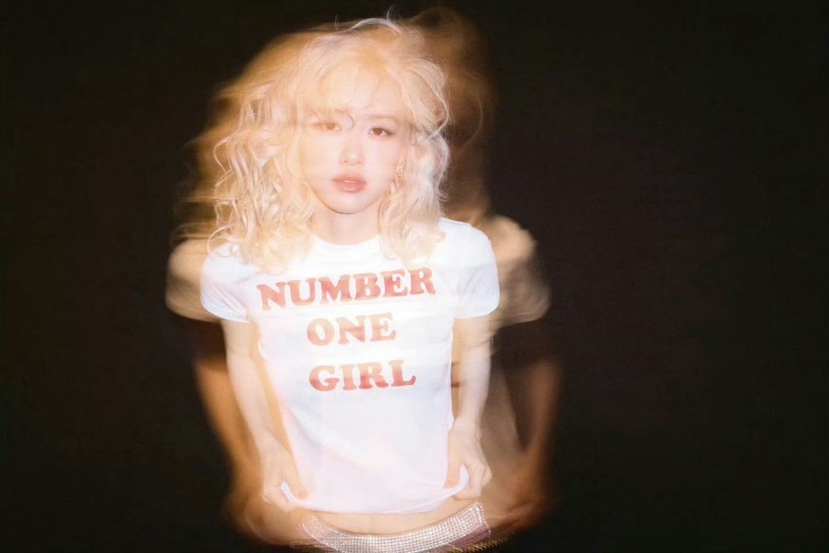 Brace yourself: she's here to win left and right.

#ROSÉ 
#NUMBER_ONE_GIRL