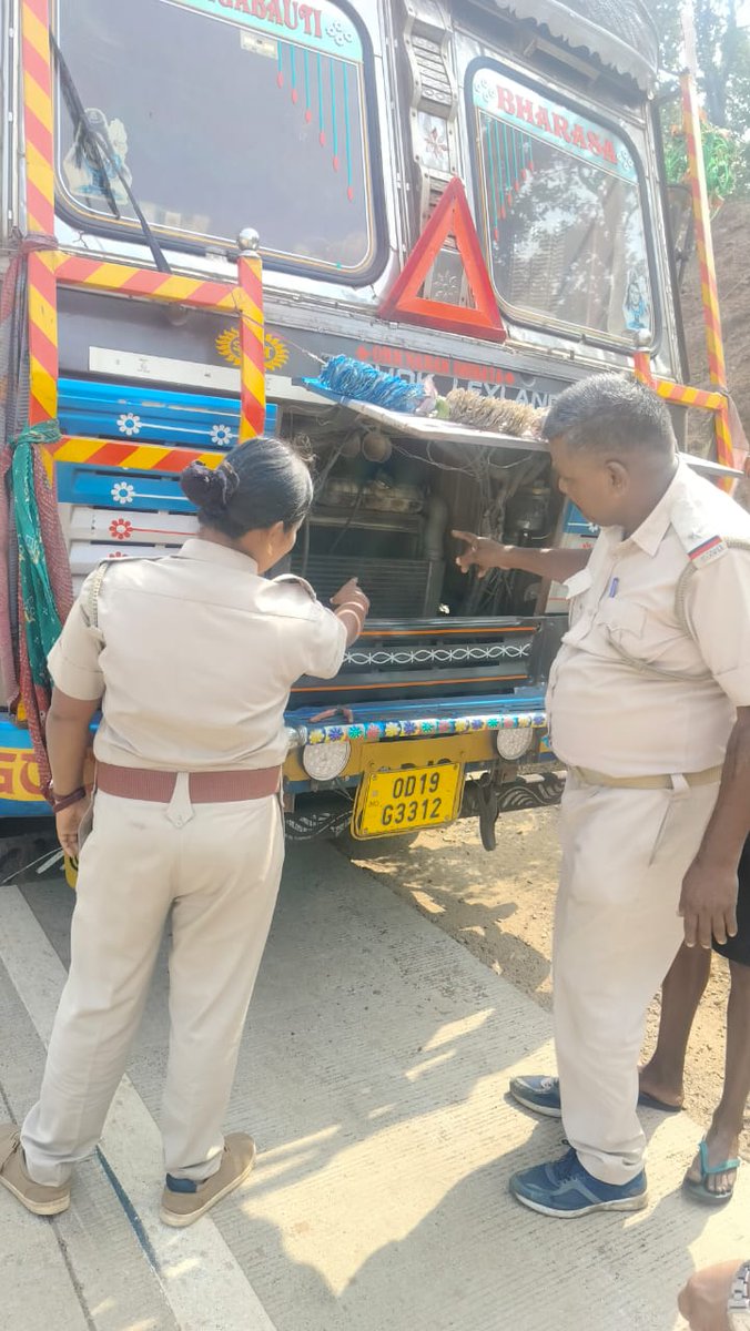 RTO DHENKANAL (@rtodhenkanal) on Twitter photo A Special Enforcement drive on removal of Multi-toned/ pressure horns from the vehicles is conducted by Enforcement staff of RTO,Dhenkanal.Vehicle owners are requested to refrain themselves from using such horns on vehicles. <a href="/STAOdisha/">State Transport Authority, Odisha</a> <a href="/CTOdisha/">ବାଣିଜ୍ୟ ଓ ପରିବହନ ବିଭାଗ । Commerce & Transport</a> A Special Enforcement drive on removal of Multi-toned/ pressure horns from the vehicles is conducted by Enforcement staff of RTO,Dhenkanal.Vehicle owners are requested to refrain themselves from using such horns on vehicles. <a href="/STAOdisha/">State Transport Authority, Odisha</a> <a href="/CTOdisha/">ବାଣିଜ୍ୟ ଓ ପରିବହନ ବିଭାଗ । Commerce & Transport</a>