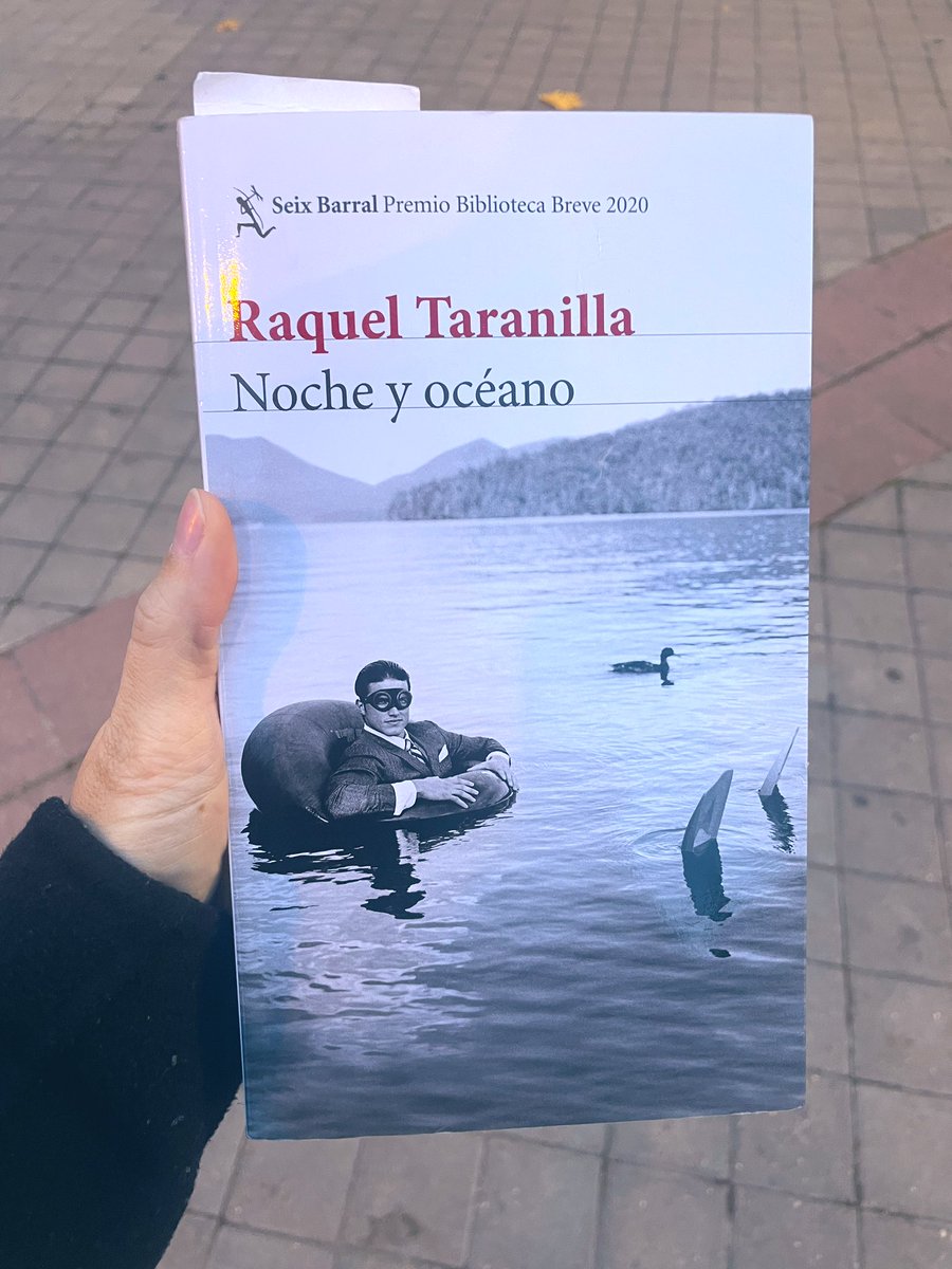 Sobre las conversaciones: «Allá donde haya dos hablando, por mucho que remen en el mismo sentido (...), hay lucha y juego de dominio y rendimiento».

"Noche y océano", de Raquel Taranilla. (Premio Biblioteca Breve <a href="/Seix_Barral/">Seix Barral</a> 2020)