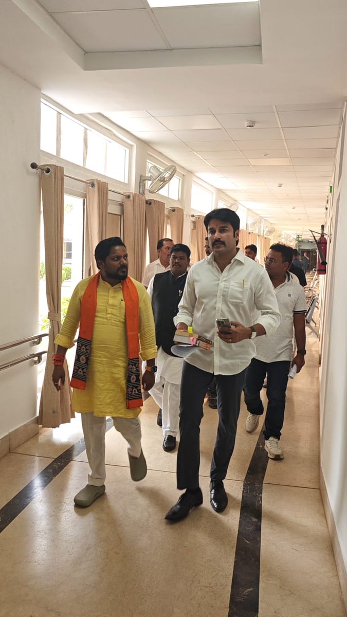 DurgaPNayak's tweet image. ବିଧାନସଭା ସମ୍ମିଳନୀ କକ୍ଷରେ ଅନୁଷ୍ଠିତ ଓଡ଼ିଶା ବିଧାନସଭା ପାଠାଗାର କମିଟିର ପ୍ରଥମ ବୈଠକରେ ଯୋଗ ଦେଇଥିଲି । 

ଆଗାମୀ ଦିନରେ ପାଠାଗାର ଏବଂ ଗବେଷଣା କ୍ଷେତ୍ରରେ ବିକାଶ ନେଇ ଏହି ବୈଠକରେ ବିଶଦ ଆଲୋଚନା କରାଯାଇଥିଲା ।

#OdishaVidhansabha #LibraryCommittee #Leadership #PublicService @BJP4Odisha