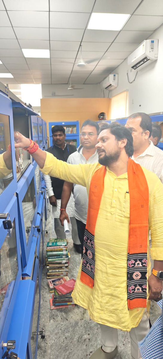 DurgaPNayak's tweet image. ବିଧାନସଭା ସମ୍ମିଳନୀ କକ୍ଷରେ ଅନୁଷ୍ଠିତ ଓଡ଼ିଶା ବିଧାନସଭା ପାଠାଗାର କମିଟିର ପ୍ରଥମ ବୈଠକରେ ଯୋଗ ଦେଇଥିଲି । 

ଆଗାମୀ ଦିନରେ ପାଠାଗାର ଏବଂ ଗବେଷଣା କ୍ଷେତ୍ରରେ ବିକାଶ ନେଇ ଏହି ବୈଠକରେ ବିଶଦ ଆଲୋଚନା କରାଯାଇଥିଲା ।

#OdishaVidhansabha #LibraryCommittee #Leadership #PublicService @BJP4Odisha