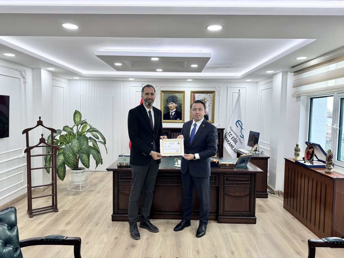 Çalışmaları ile bizlere örnek olan Sayın Kaymakamımızın,bizleri Başarı Belgesi ile taltif edip kendi elleriyle bizlere takdim etmesinin onurunu yaşamaktayız.