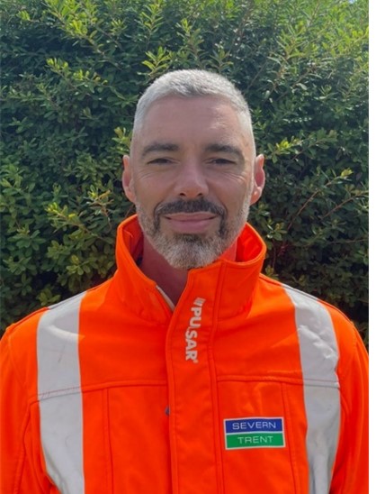 _STServices's tweet photo. Today, we spotlight Jamie Seymour. From Supply and Distribution Apprentice to Operational Delivery Engineer, Jamie's journey has been anything but boring. Read about his 20 years with the Severn Trent family here: https://t.co/gTQQ0Mpbdg https://t.co/eeWFBGf85y