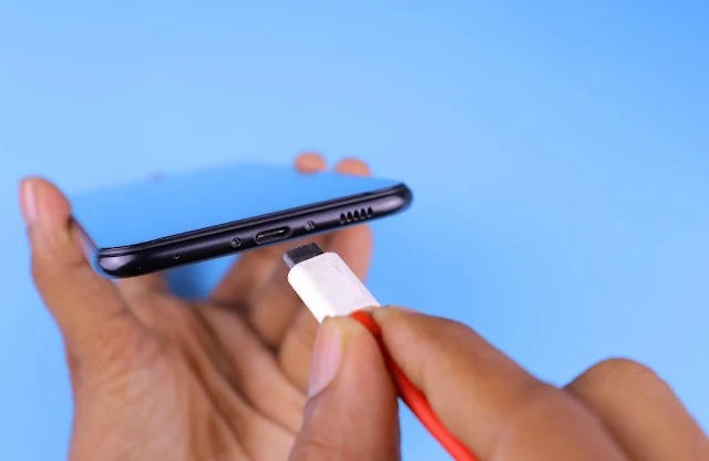 durgtech's tweet image. Having trouble with your phone charging? Try these quick fixes: 1️⃣ Check your cable &amp;amp; port. 2️⃣ Clean out any dust. 3️⃣ Test with a different charger/outlet. If it still won’t charge, it might be time for a repair! 🔧 bit.ly/496Di1h

#PhoneRepair #ChargingIssues #TechTips