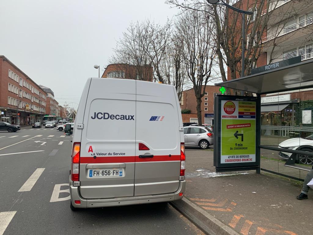 Bravo à <a href="/greenpeacefr/">Greenpeace France</a> pour son action d'affichage hier dans le #dunkerquois pour dénoncer le projet des EPR à #Gravelines. 🙏👍
L'argent public a été très vite trouvé pour que <a href="/JCDecaux_France/">JCDecaux France</a> vienne retirer certaines des affiches 😡