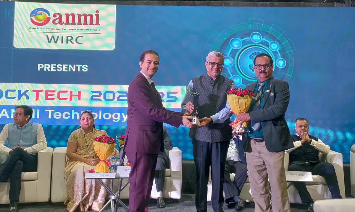 MCXIndialtd's tweet image. Mr. Somesh Vaidya, AVP-BD, MCX, being felicitated at ANMI STOCKTECH 2024-25 event, Mumbai, Nov 22

#ANMI #stocktech #Exchange #event #CommodityMarket #CommodityDerivatives
#Futures #Options