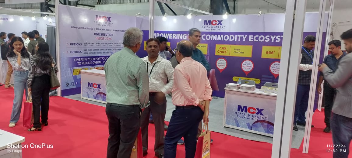 MCXIndialtd's tweet image. Mr. Somesh Vaidya, AVP-BD, MCX, being felicitated at ANMI STOCKTECH 2024-25 event, Mumbai, Nov 22

#ANMI #stocktech #Exchange #event #CommodityMarket #CommodityDerivatives
#Futures #Options