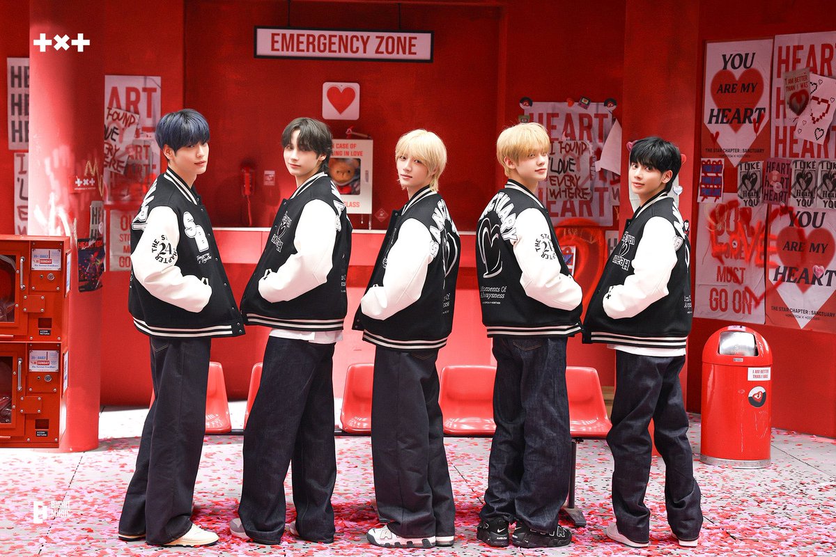 TxtSYBTK's tweet photo. 3 groups including rookie trending for mama awards but not TXT? 
Please drop the tags using pic or gif

TXT STARS OF MAMA 2024 
#TXTShiningAtMAMA2024 https://t.co/zEy6DBzNPK