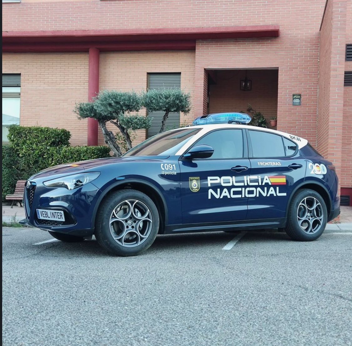 opoCOBRA's tweet photo. Nuevos vehículos Alfa Romeo STELVIO para el CNP.

Son 15 unidades destinadas a la Unidad de Extranjería y Fronteras.

Qué preciosidad de vehículo. Una lástima que no sea en formato “Zeta”. https://t.co/YRZuErTgnK