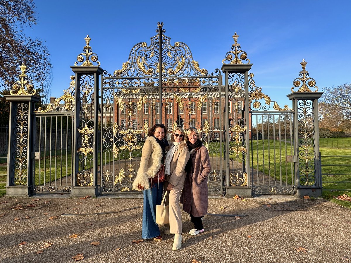 Christmas vibes in London—off to enjoy high tea in festive style!