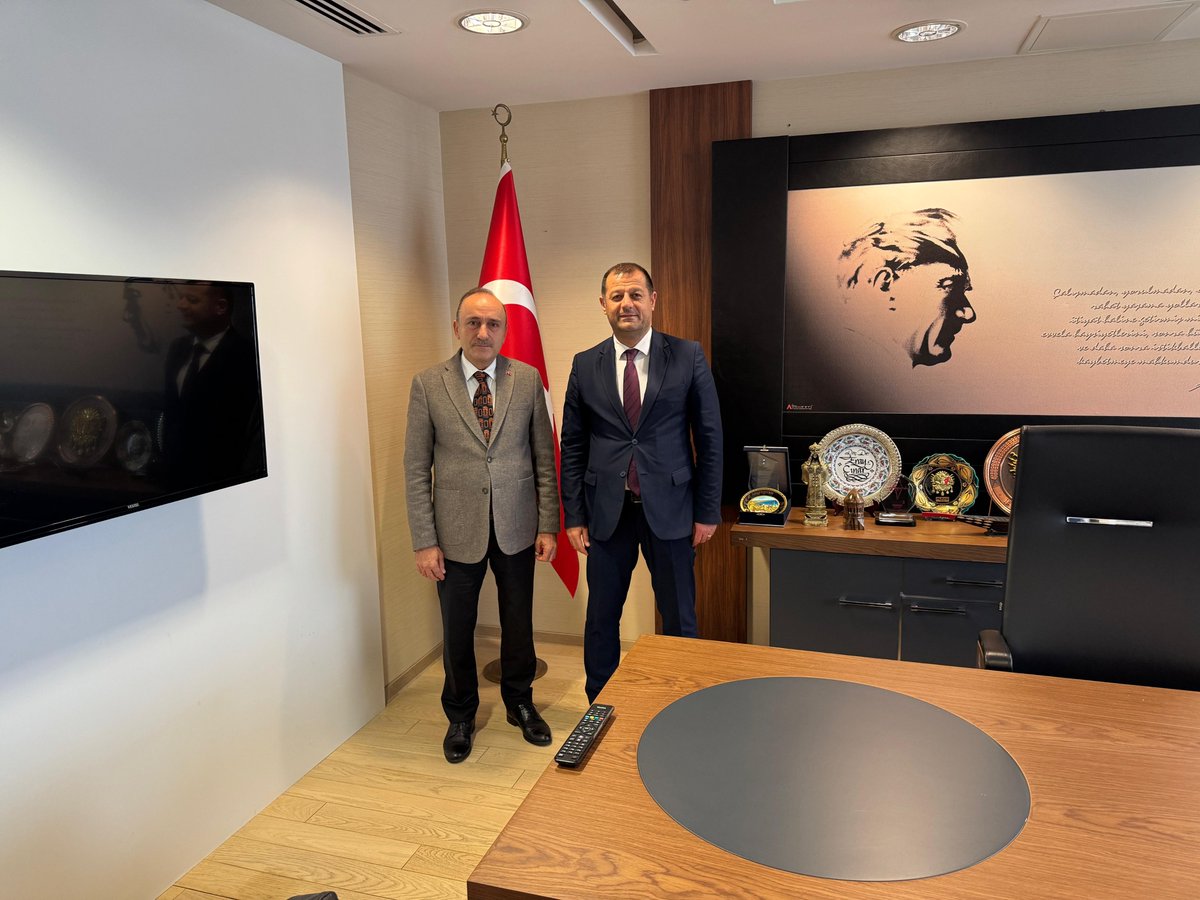 Acil Sağlık Hizmetleri Genel Müdürü Sayın Doç. Dr. Eray Çınar’ı ziyaret ederek 112 Ambulans Sürücü üyelerimizin yaşadığı sorunları paylaştık, çözüm önerilerimizi ilettik. Sayın Çınar’a sağduyulu yaklaşımı için teşekkür ederim.

⬇
ozsaglikis.org/2024/11/22/gen…