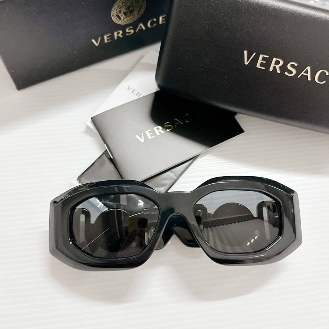 CHappybrand's tweet photo. พร้อมส่ง ทั้งโลโก้เงิน / ทอง
แว่นกันแดดรุ่นนี้ใส่สวย ขาแว่นตะโกนมาก New  VER SACE
รุ่นฮิต VE4425U
ขนาด 53-18-145
อปก.การ์ด ผ้าเช็ดแว่น กล่องนอก กล่องใน 

🏷️ 8,590.- https://t.co/l86EfHHBjU