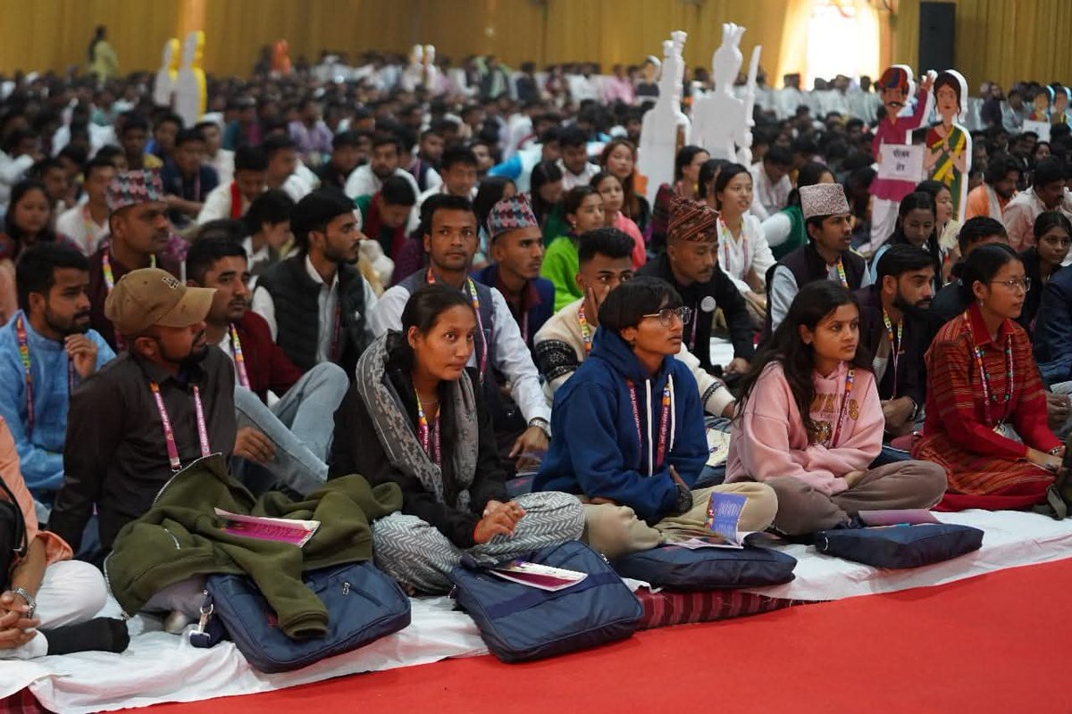 70वें राष्ट्रीय अधिवेशन के उद्घाटन सत्र में छात्रशक्ति को संबोधित करते हुए अभाविप के राष्ट्रीय महामंत्री डॉ. वीरेन्द्र सिंह सोलंकी।

#70thABVPConf