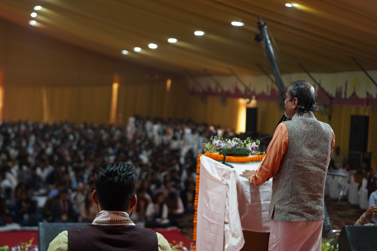 ABVP (@abvpvoice) on Twitter photo जोहो कॉर्पोरेशन के सीईओ श्री <a href="/svembu/">Sridhar Vembu</a> 70वें राष्ट्रीय अधिवेशन के उद्घाटन सत्र में देशभर की युवा तरूणाई को संबोधित करते हुए।
#70thABVPConf जोहो कॉर्पोरेशन के सीईओ श्री <a href="/svembu/">Sridhar Vembu</a> 70वें राष्ट्रीय अधिवेशन के उद्घाटन सत्र में देशभर की युवा तरूणाई को संबोधित करते हुए।
#70thABVPConf
