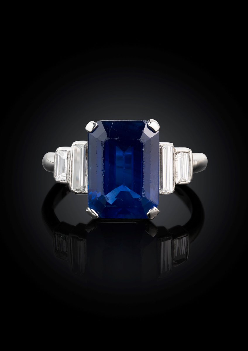 This rare Kashmir sapphire ring went under the hammer for £260,000 after a fierce bidding war at Cheffins Jewellery, Silver and Watches sale yesterday. Kashmir sapphires are particularly sought-after. Read all about it here: fineart.cheffins.co.uk/news-item/tren…
#sapphire