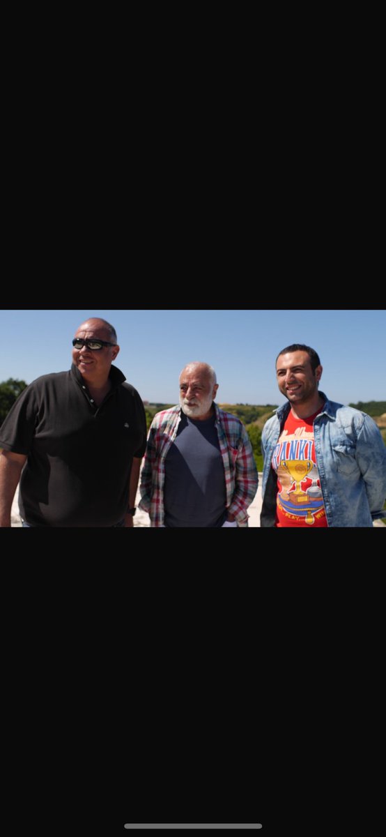 Nazar Büyüm’ün vefatını üzüntüyle öğrendim. Evinde geçirdiğimiz o özel günü ve paylaştığı değerli anıları hep hatırlayacağım. Kendisi, sektörde adı genç nesiller tarafından bilinmese de, sektörü şekillendiren önemli isimlerden biriydi. Ajans Ada’nın kurucularından Nazar Büyüm’ü